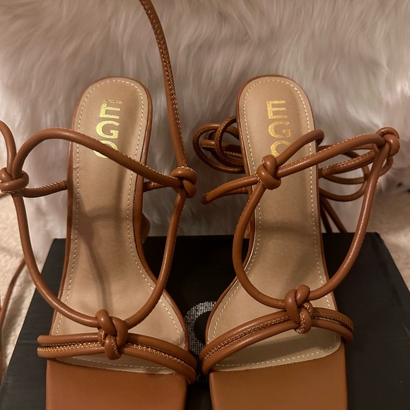 FASHIONABLE TAN HIGH HEELS - Picture 5 of 6